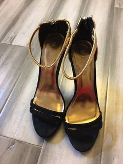 Colin Stewart Black & Gold Heels. Size 9.