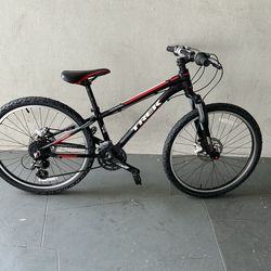 BICYCLE TREK 21 SPEED SIZE 24 BRAND NEW
