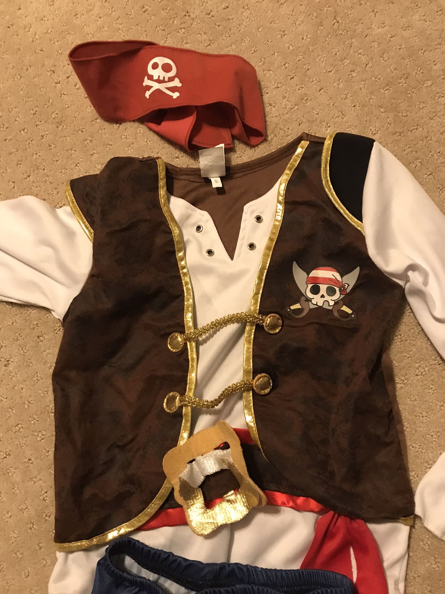 Boys pirate Halloween costume size small