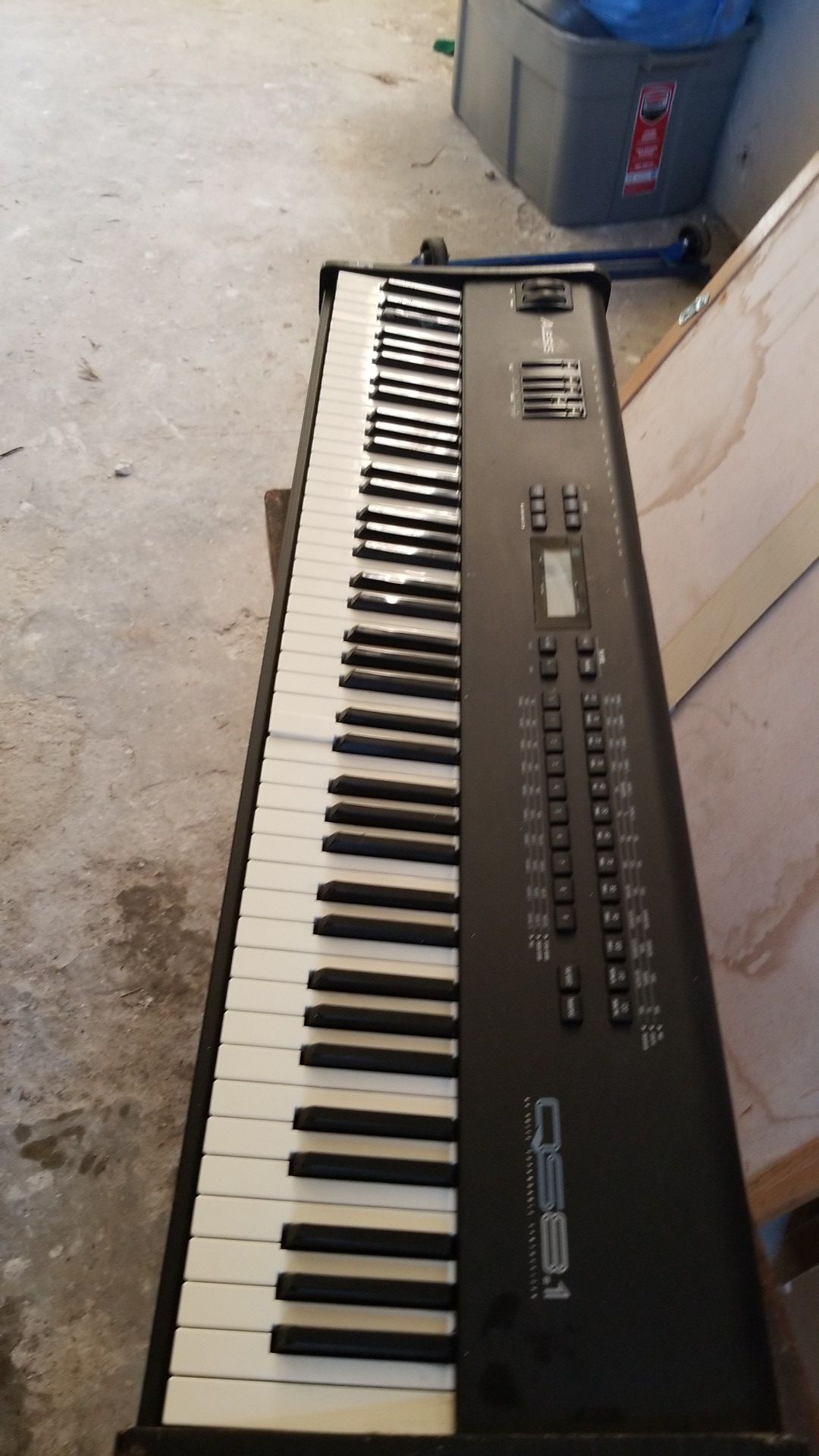 Alesis Qs6.1 61-key 64 Voice Expandable Keyboard/synthesizer