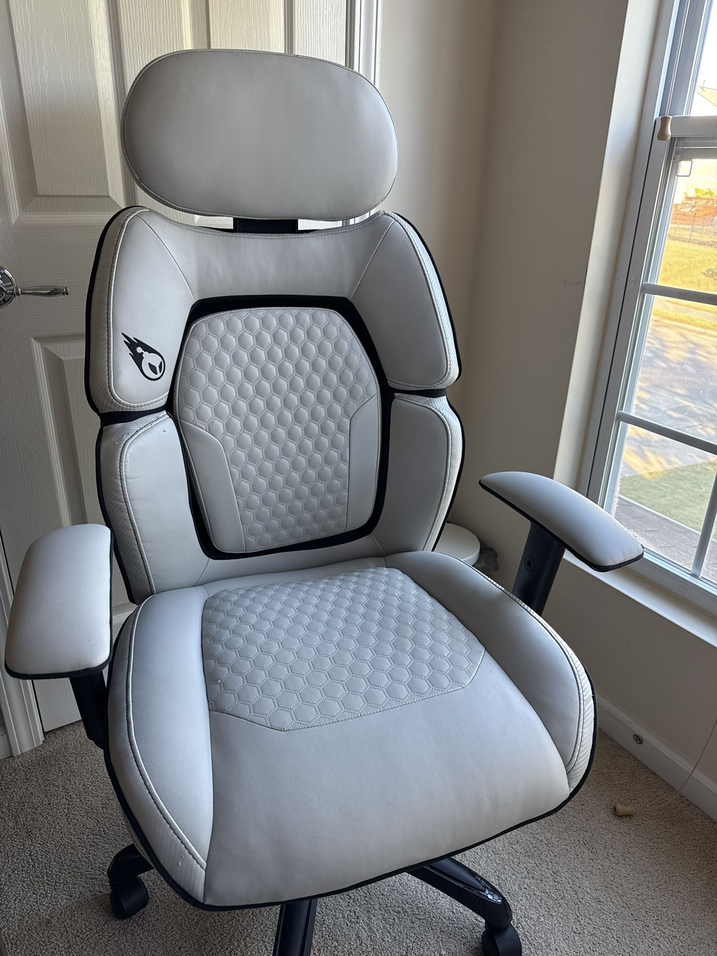 DPS Giant bomb gaming chair