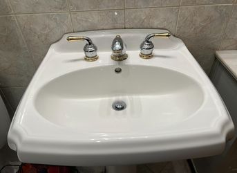 Monticello Chrome two-handle low arc bathroom faucet 8” AMERICAN STANDARD SINK