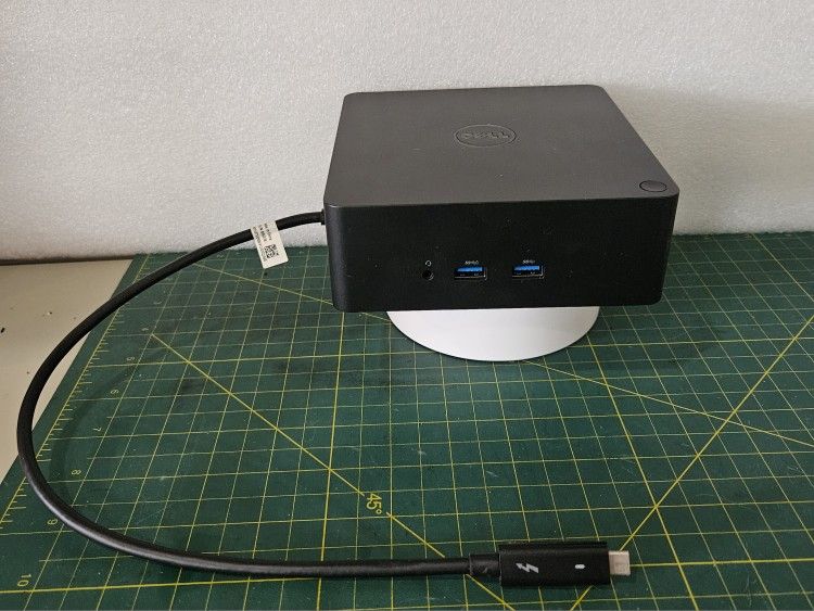 DELL THUNDERBOLT DOCK. 130W CHARGER INCLUDED.