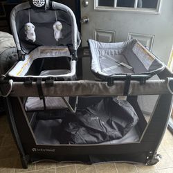 Playpen W Bassinet And Changing Table