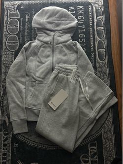 Size 4 (xs) lululemon set women’s