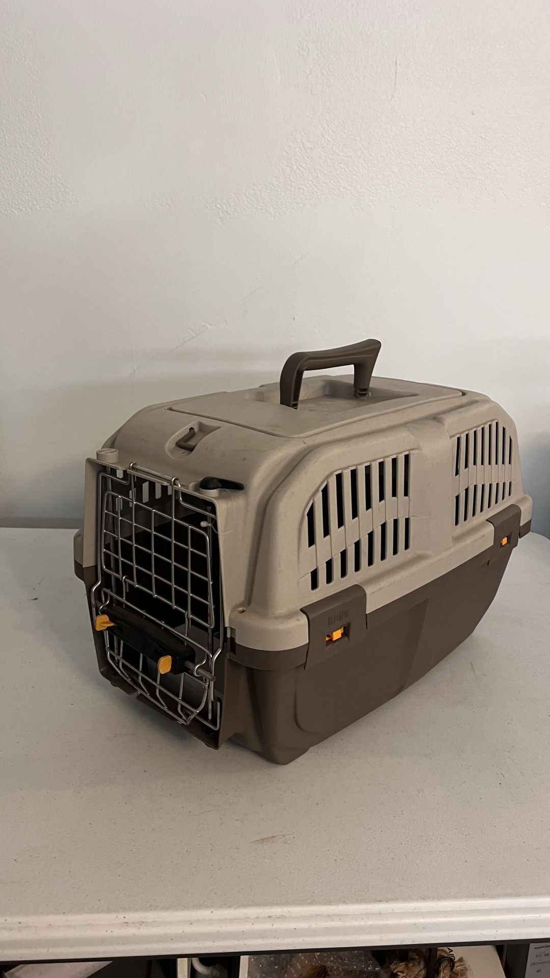 Pet seem Extra Large Cat Carrier for Sale in Los Angeles, CA - OfferUp