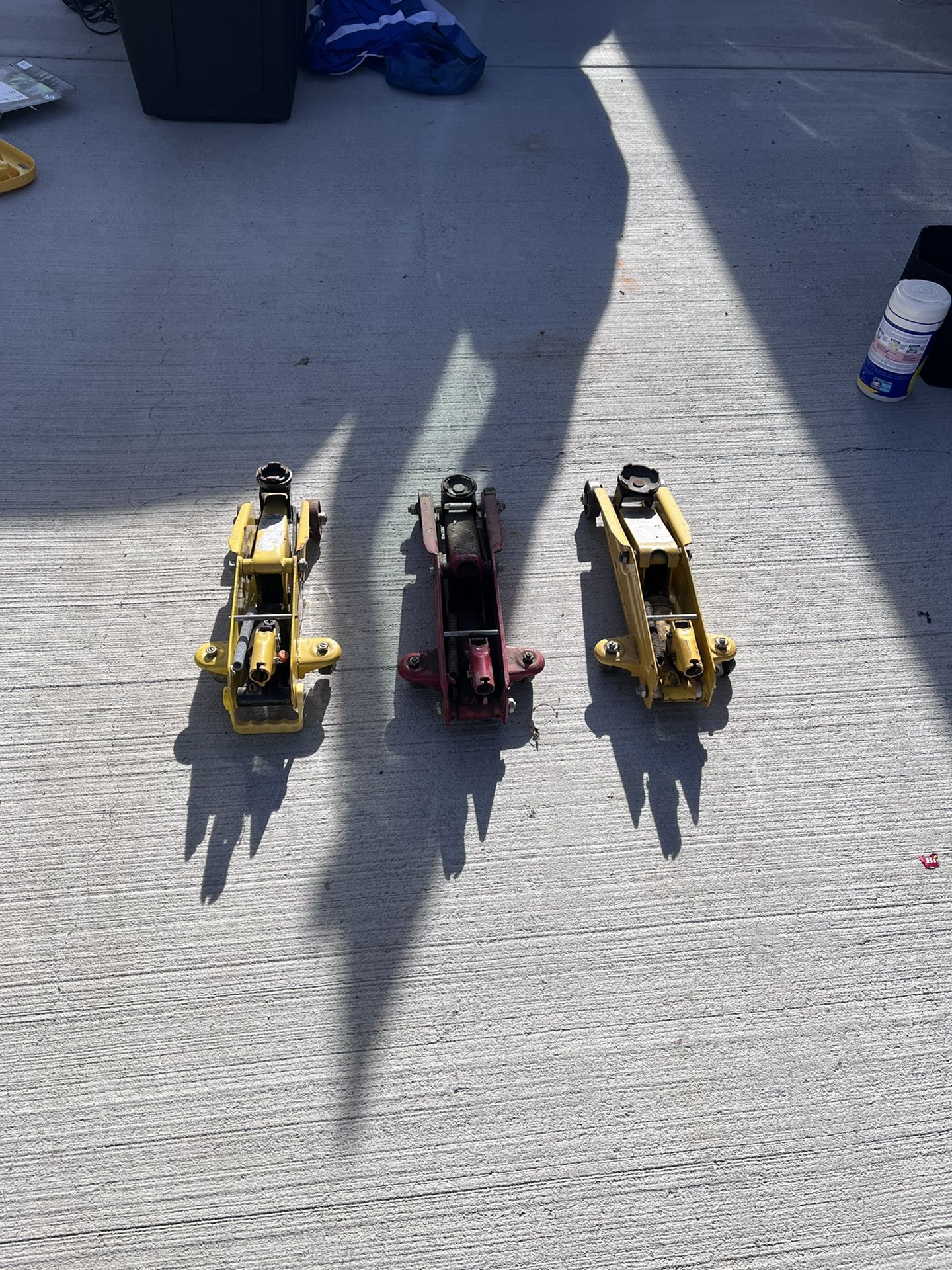 Floor jacks with handles