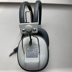 Realistic Nova 10 Stereo Wired Headphones 