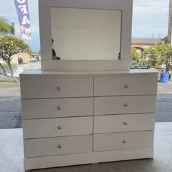 Dresser With Mirror 