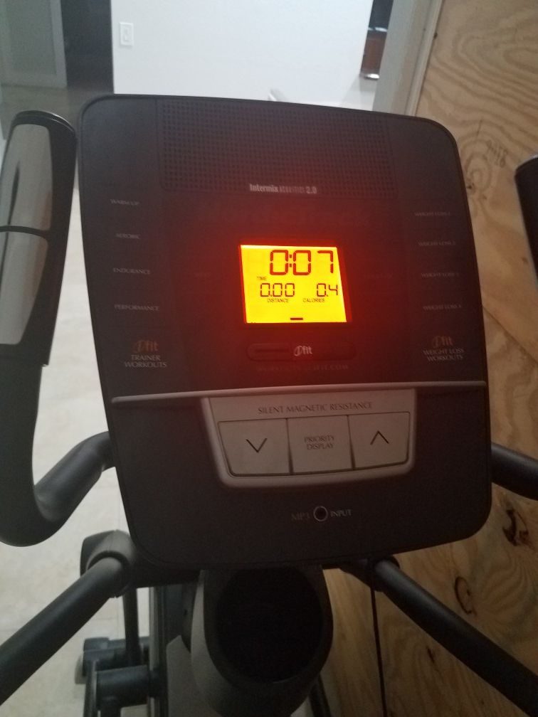 Nordictrack E7 SV Front drive Elliptical Machine for Sale in Miami, FL