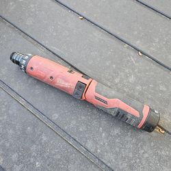 Milwaukee M4 Screwdriver