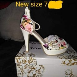 New women’s heels size 7