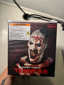 Terrifier: Art the Clown - Deluxe Edition. Mezco One:12.