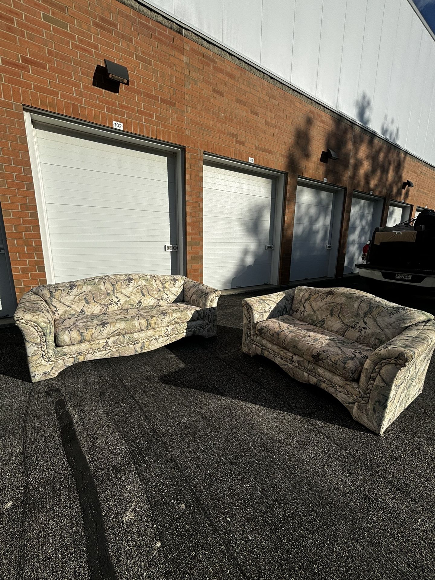 Vintage Forest Print Couch With Love Seat*FREE Curbside Delivery