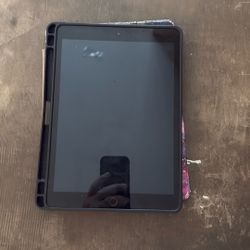 iPad (128GB) w/ Case + Charging Cables – Clean & Ready to G