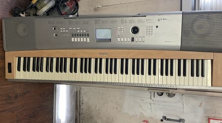 AS IS Broken Yamaha DGX-620 Electric Piano