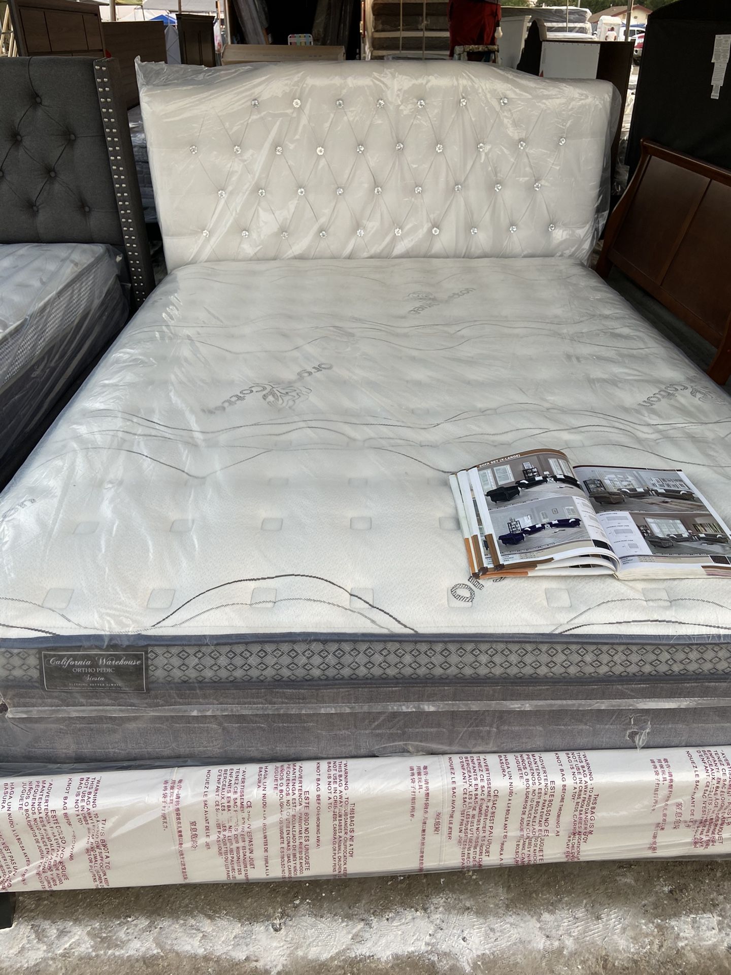 Cama queen incluye colchones