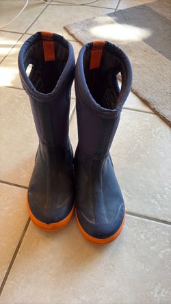 Bogs kids size 1