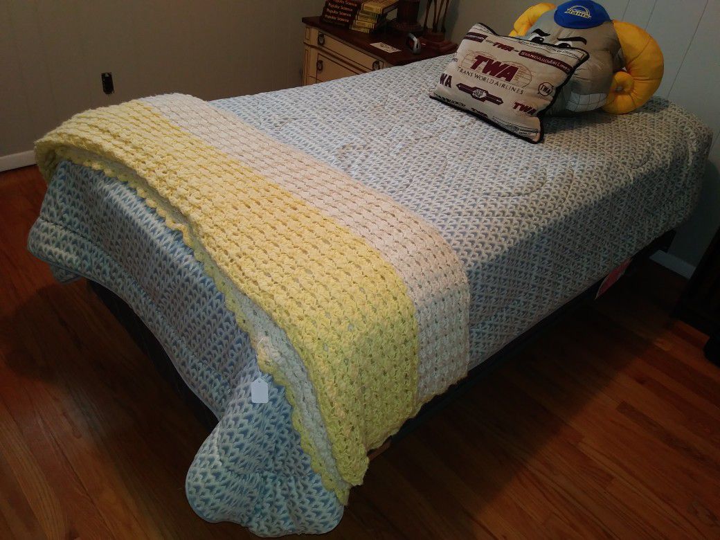 Very nice & clean twin bed for sale