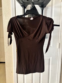 brown shirt