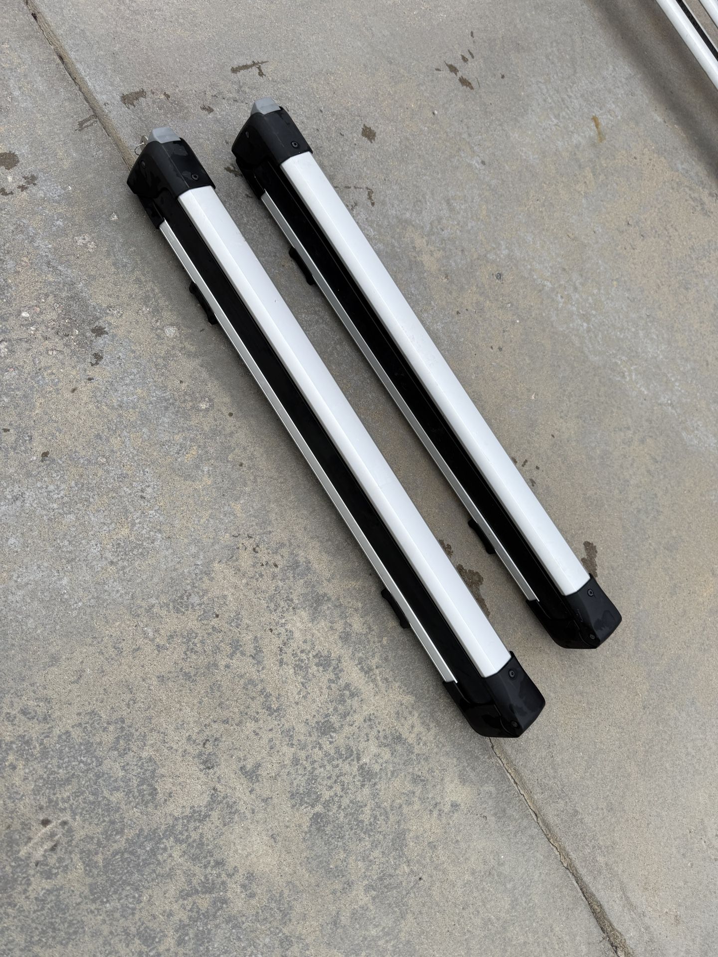 Thule Snowpack 6 Ski Snowboard Rack w/ locks and key