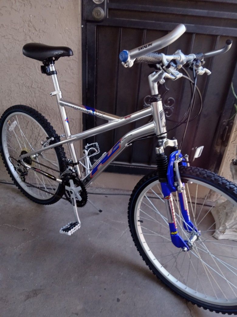 Nice Bike ROYCE Union TIRES SIZE 26 Frame Size Larger