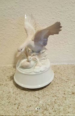 musical birds figurine