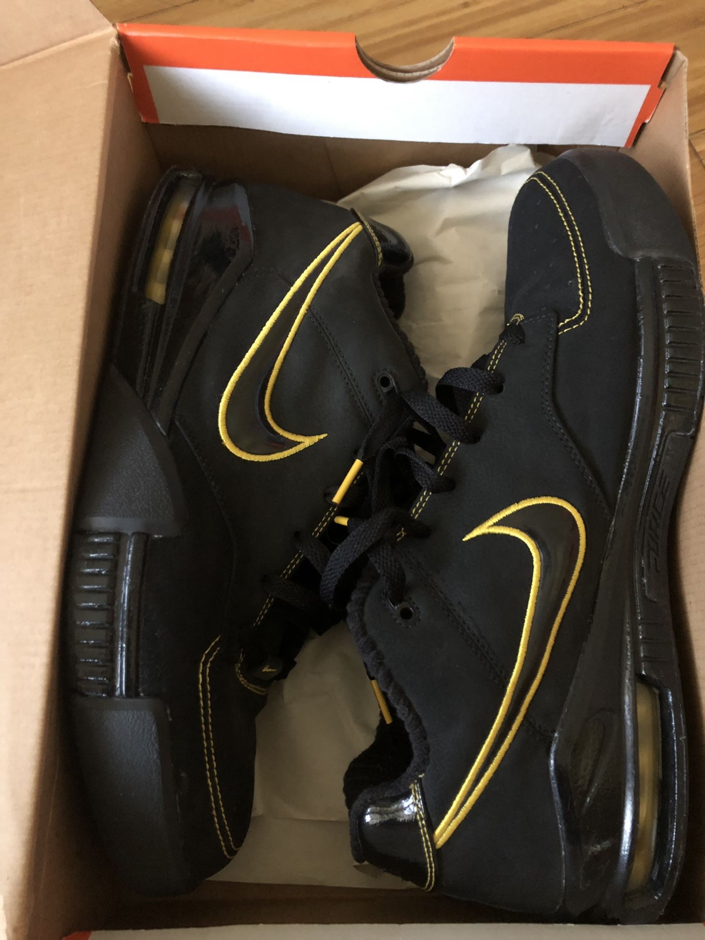 NIKE AIR FORCE FORMIDABLE LOW II size 12