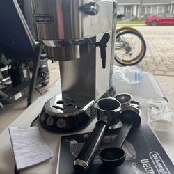 De’Longhi Espresso Maker With Frother 