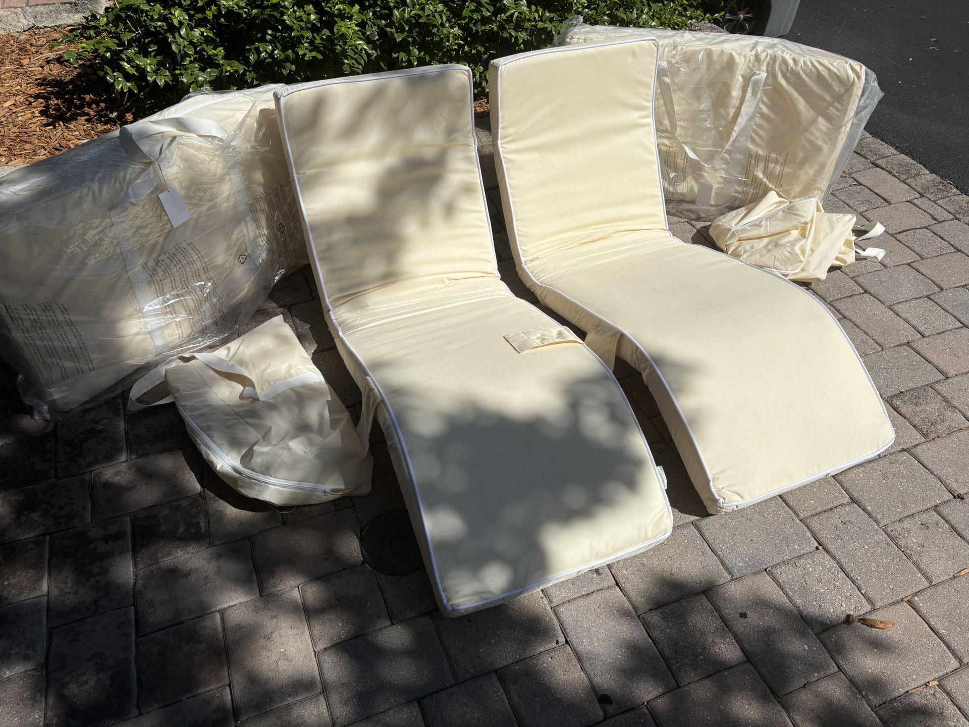 4 Oversized Beach Chairs Set Like New