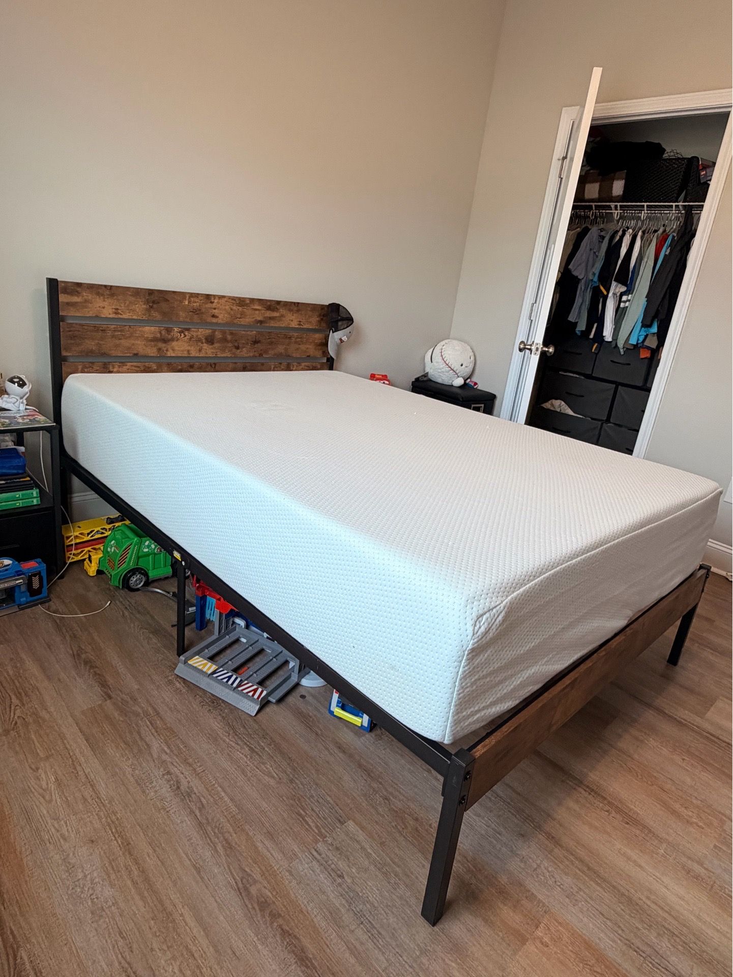 Full bed frame