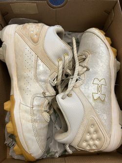 Boys Under Armor Cleats Size 6.5