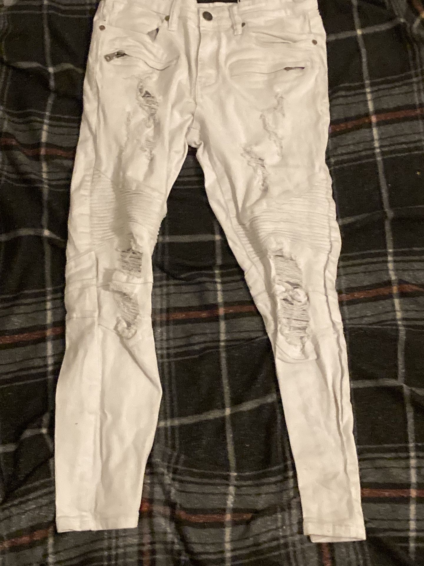 White Rue 21 Ripped Jeans for Sale in Houston, TX - OfferUp