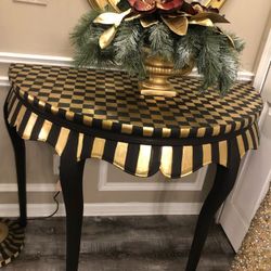 Very  Gorgeous  Console With Mirror