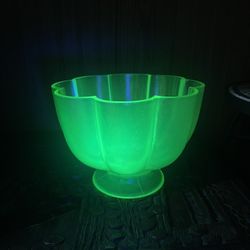Fenton Uranium Glass Bowl