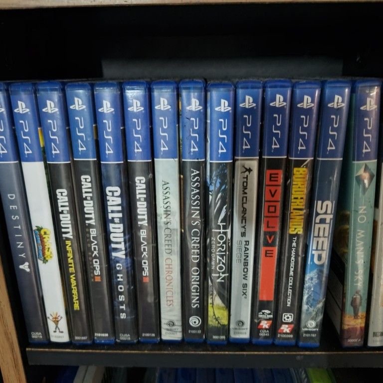 PS4 Games And Controller 