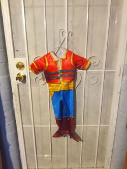 Costumes-read description
