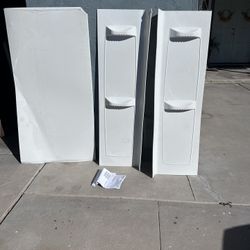 Shower Vinyl walls 32x60   have some smalls cuts here only we locate in hesperia 