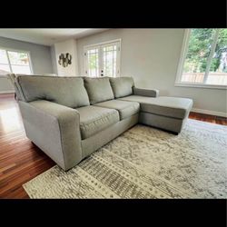 Ashley Sectional ( Free Delivery ) 