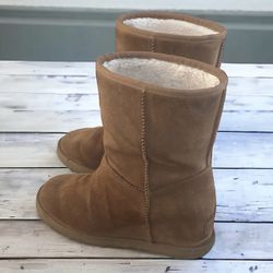 Womens UGG Classic Boots Size 9