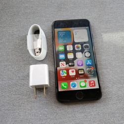 iPhone 7 - UNLOCKED - Like New  