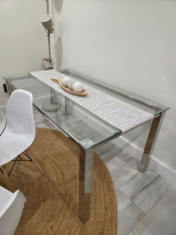 Glass Dining Table – Modern (No Chairs)