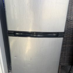 Insignia Mini Fridge 