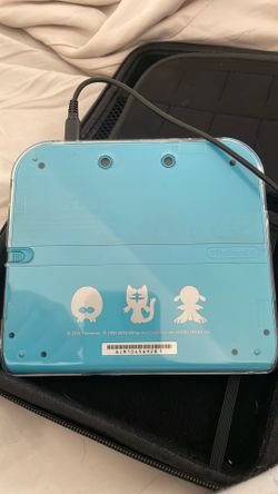 Nintendo 2DS Limited Pokemon Sun/Moon Edition - 2016 - comes with a few games