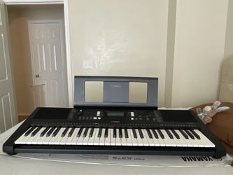YAMAHA DIGITAL KEYBOARD
