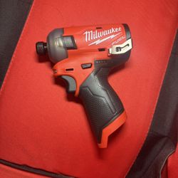 New Milwaukee M12 Surge 1/4 Hydraulic Impact Driver