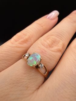 14K yellow gold Australian opal and natural diamonds beautiful vintage ring  1.9g