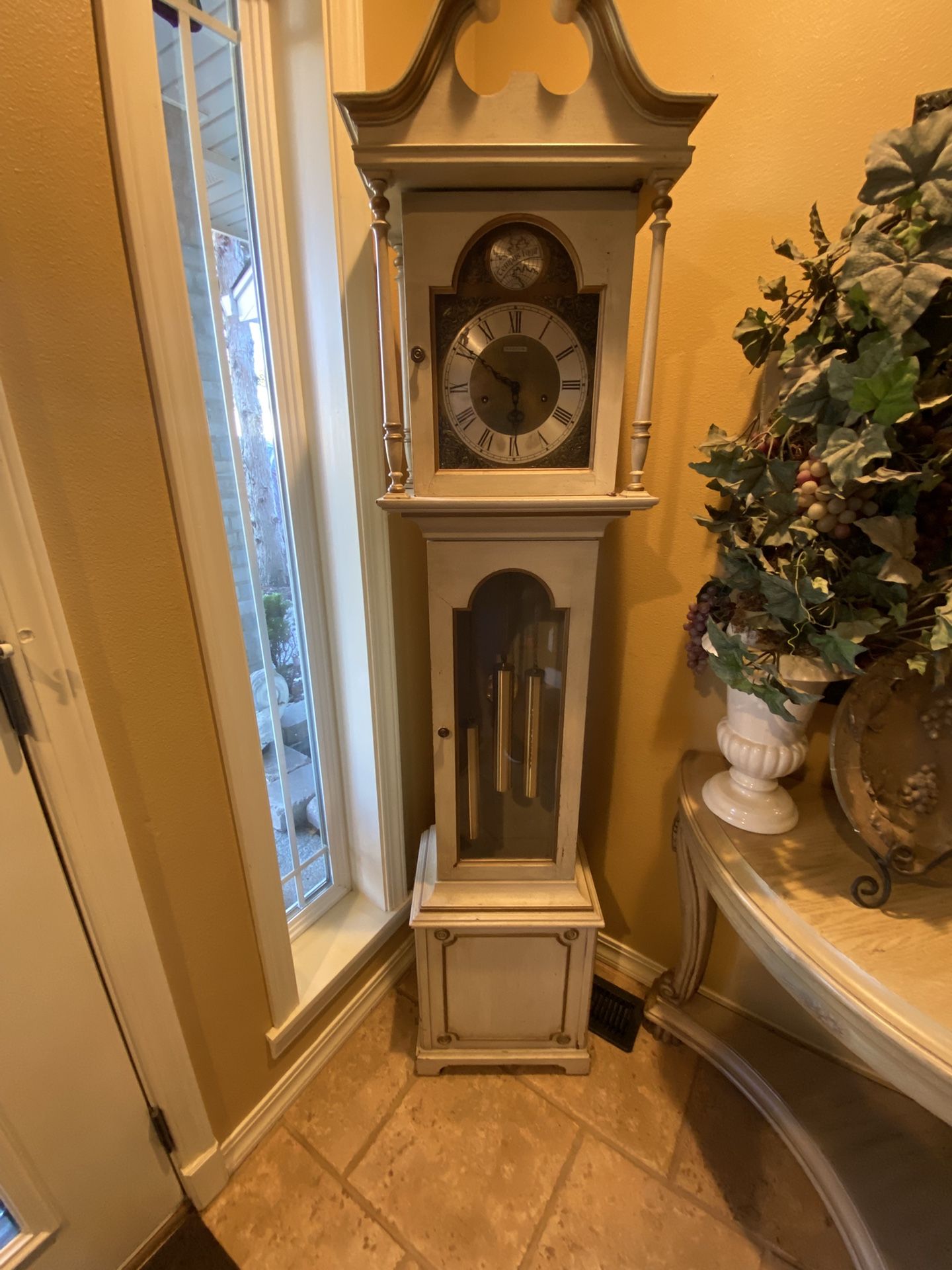 Clock (grandmothers)
