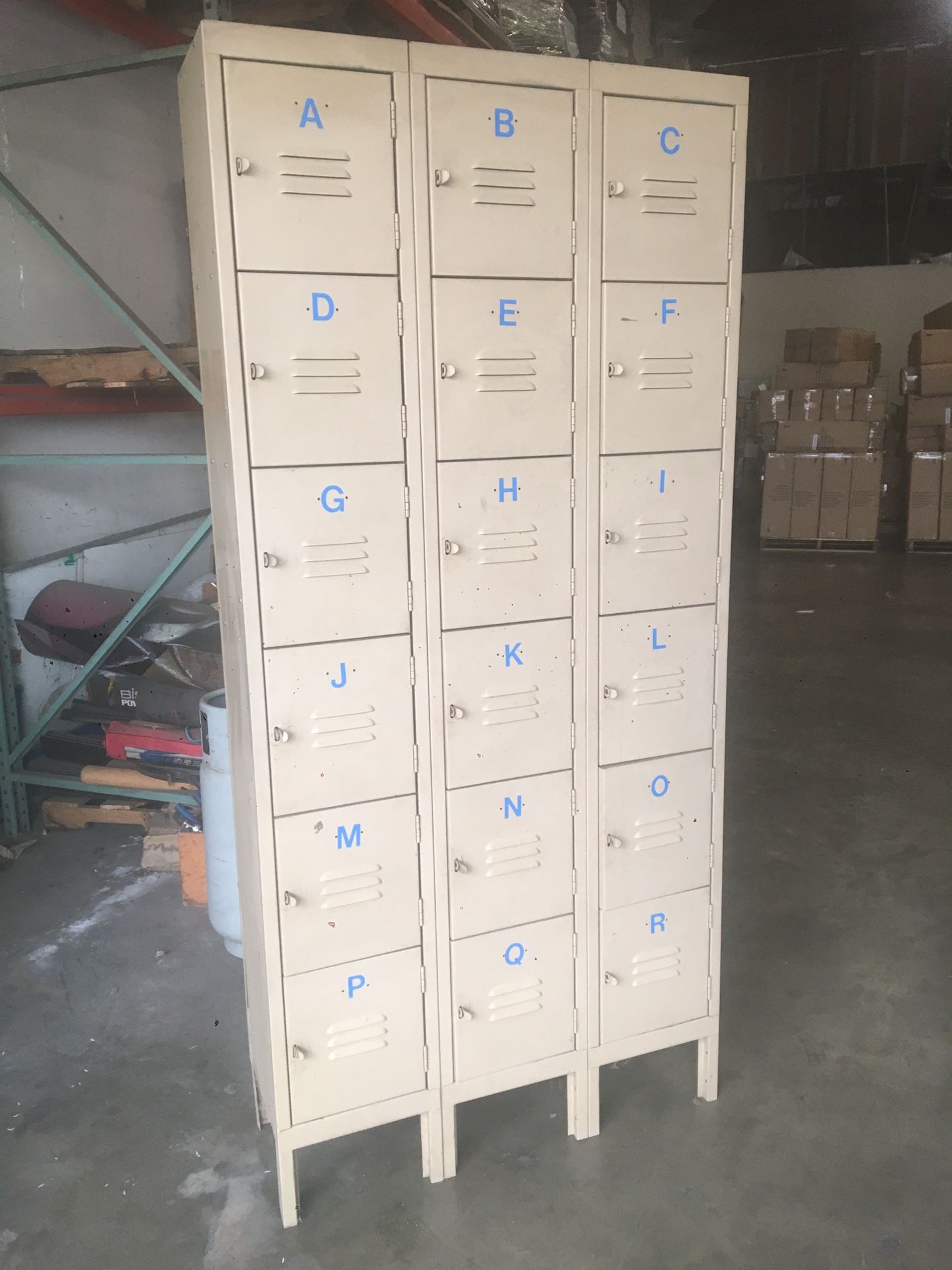 Metal locker 18 compartments perfect for warehouse