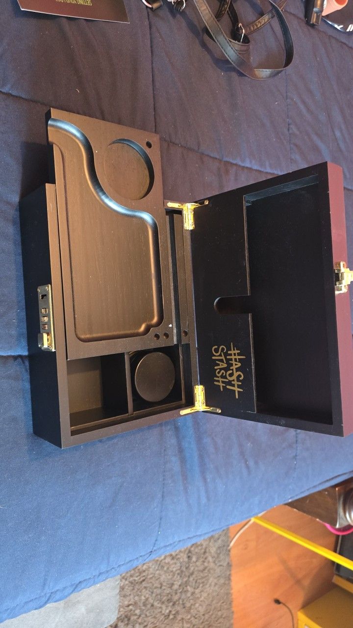 Hash Stash Smell Proof Lockbox And Rolling tray